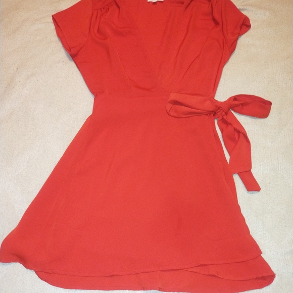 superdown Dresses & Skirts - superdown Red Short Sleeve Wrap Mini Dress with Side Tie